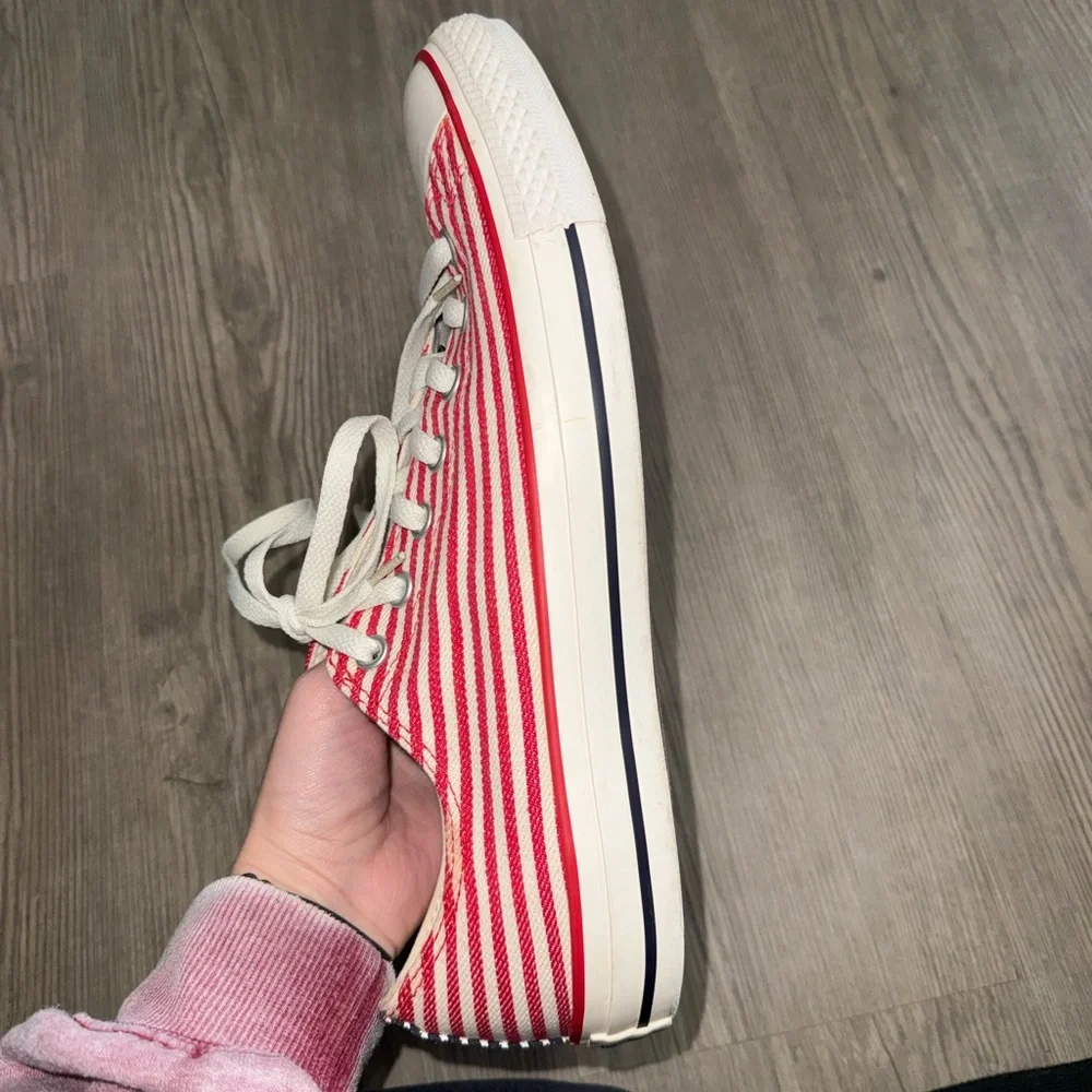 Converse Red and White Striped with Blue Stars Canvas Shoes Men’s size 10.5 - Picture 3 of 10